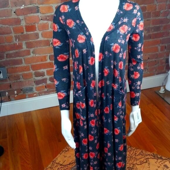 LuLaRoe Sweaters - 💓lularoe Sarah XS NWT PRICE FIRM 💥